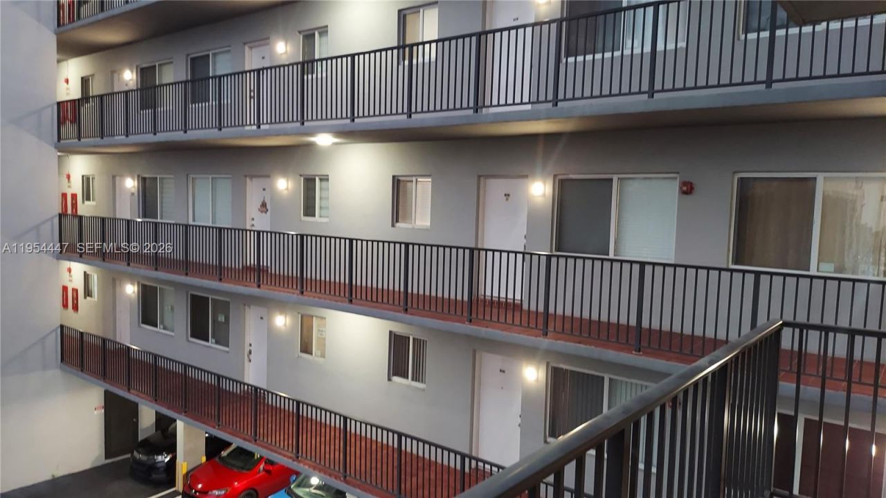 900 SW 84th Ave, Unit 301E, Miami, FL 33144 Photo