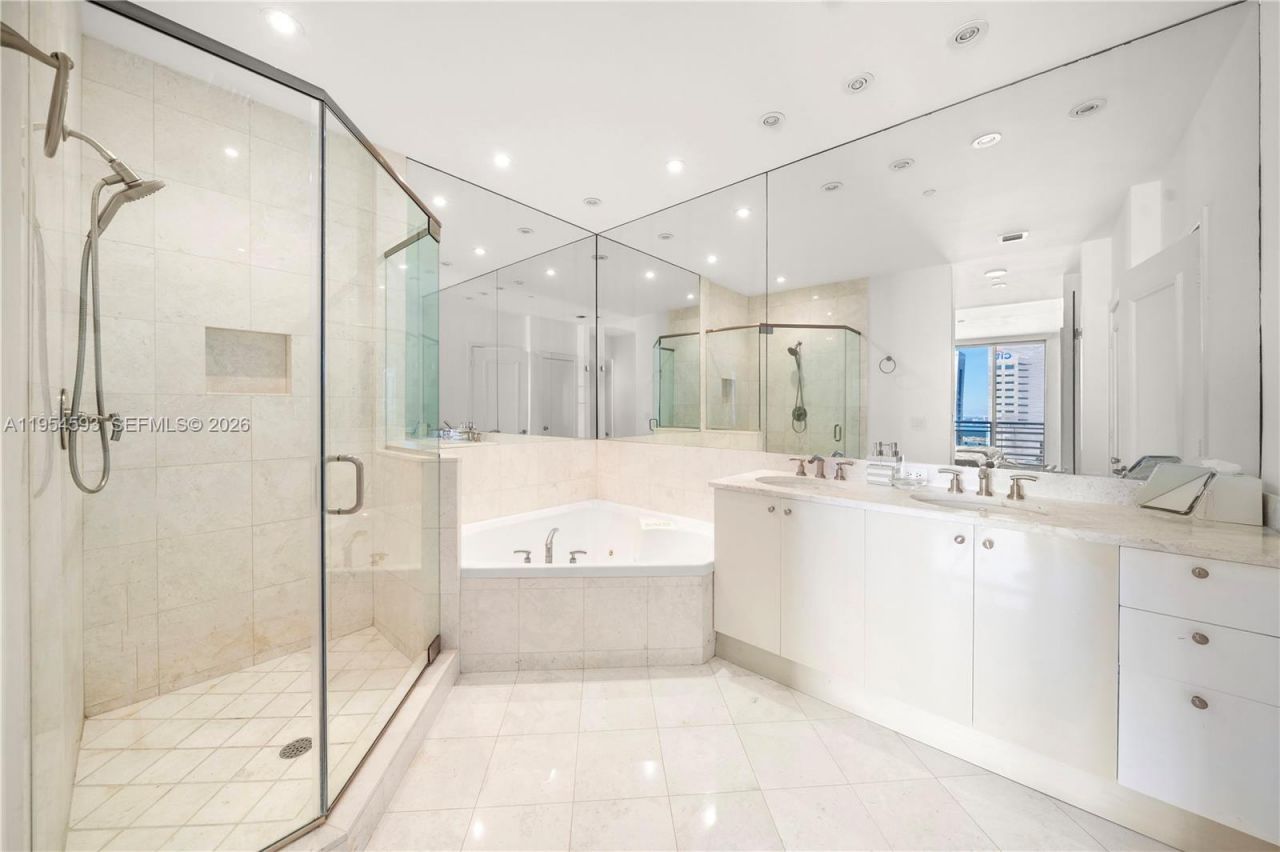 901 Brickell Key Blvd, Unit 3706, Miami, FL 33131 Photo