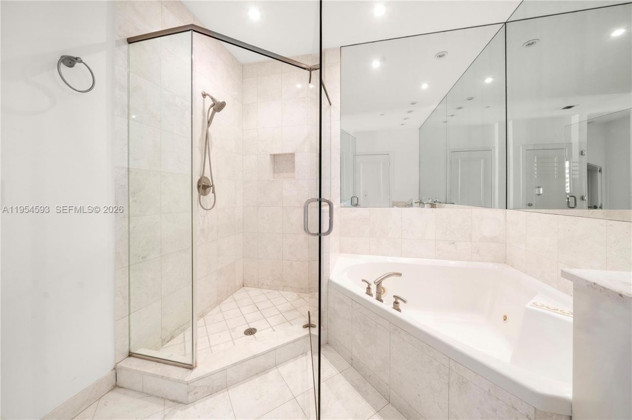 901 Brickell Key Blvd, Unit 3706, Miami, FL 33131 Photo