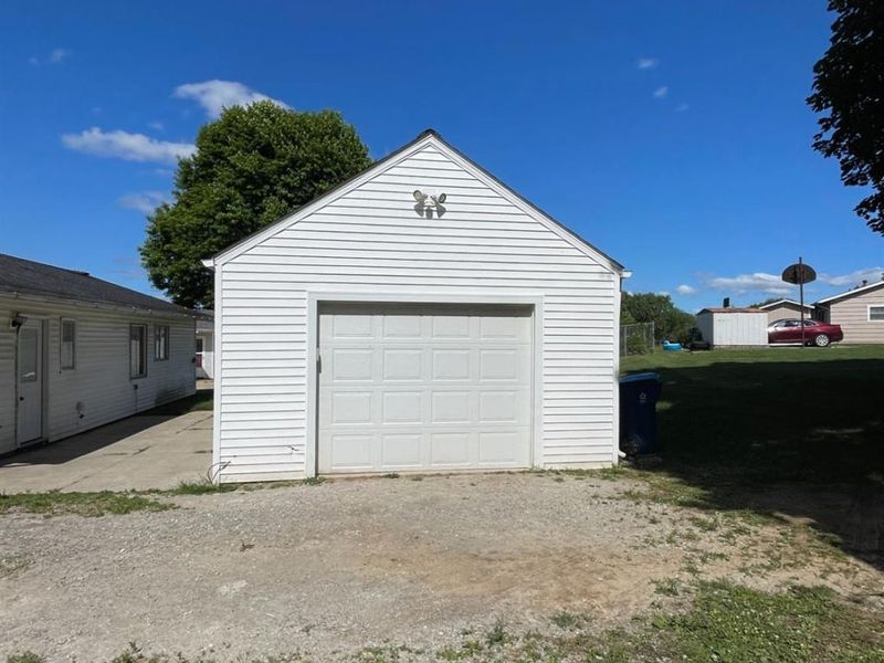 140 Crystal Court, Bellevue, OH 44811 Photo 6