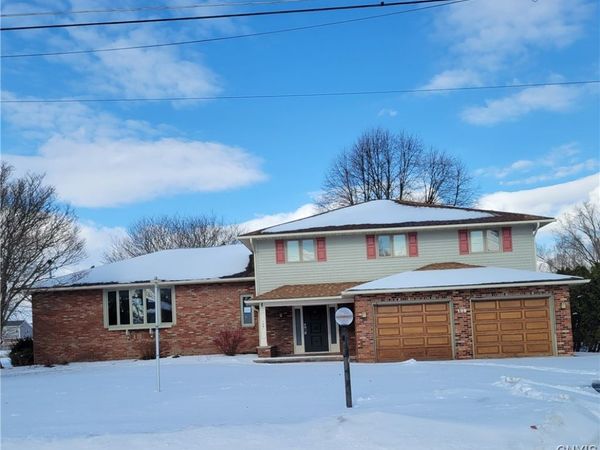 106 Victoria Park Drive, Liverpool, NY 13088