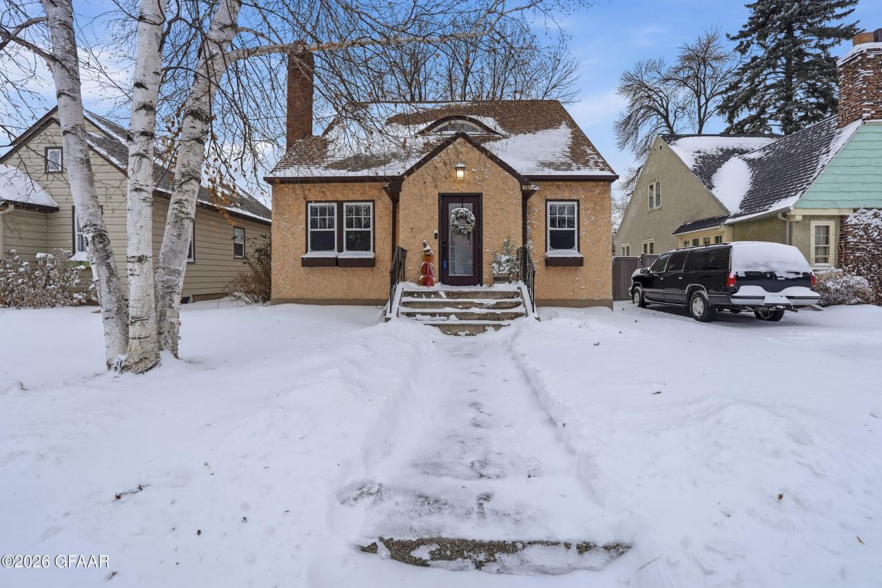 1010 Chestnut Street, Grand Forks, ND 58201 Main Photo
