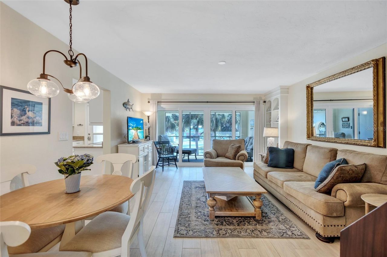 137 Avenida Messina, Unit 3, Sarasota, FL 34242 Photo