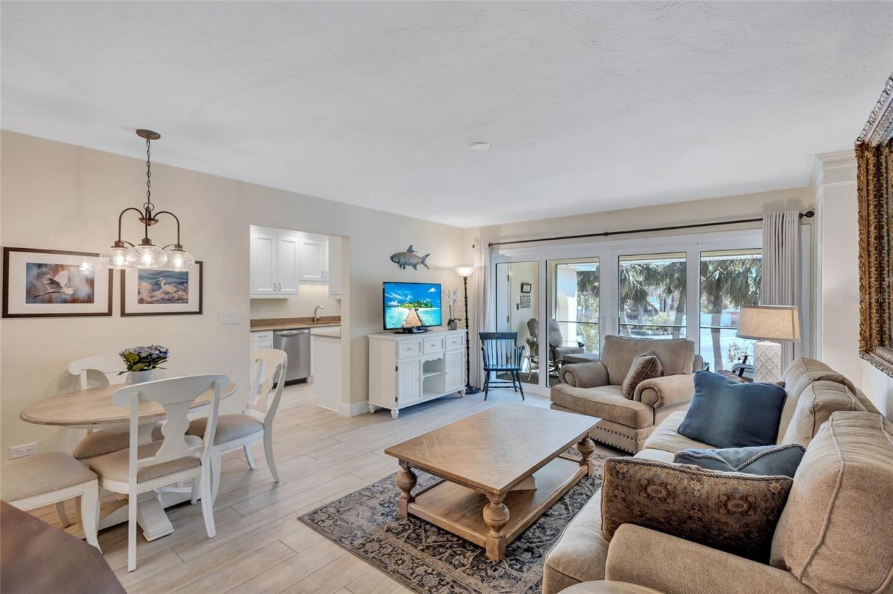 137 Avenida Messina, Unit 3, Sarasota, FL 34242 Photo