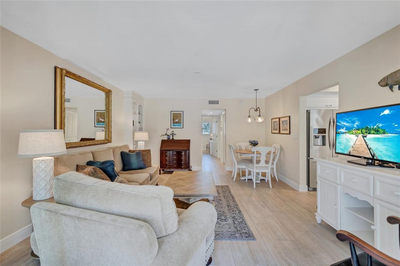 137 Avenida Messina, Unit 3, Sarasota, FL 34242 Photo