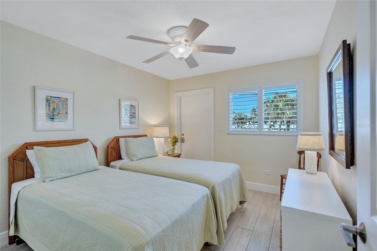 137 Avenida Messina, Unit 3, Sarasota, FL 34242 Photo
