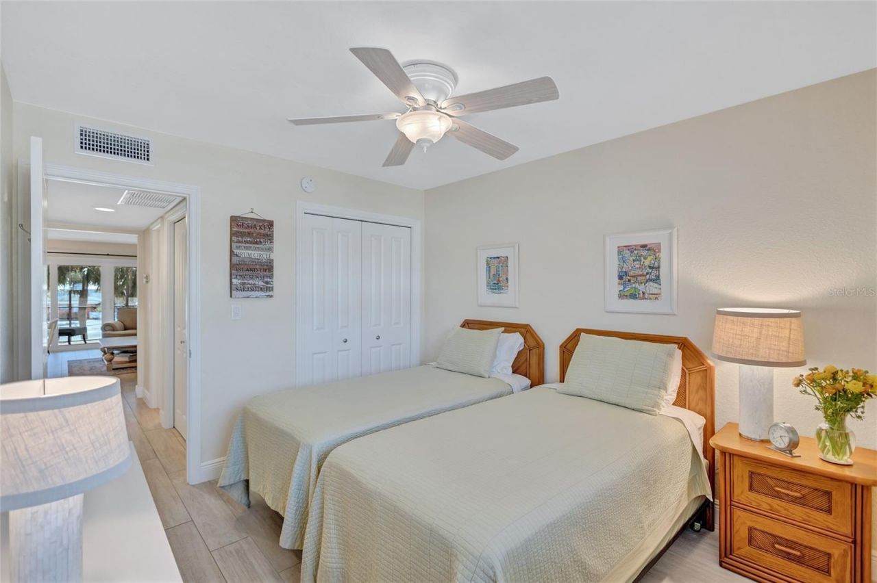 137 Avenida Messina, Unit 3, Sarasota, FL 34242 Photo