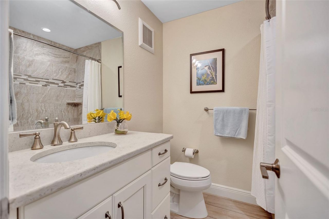 137 Avenida Messina, Unit 3, Sarasota, FL 34242 Photo