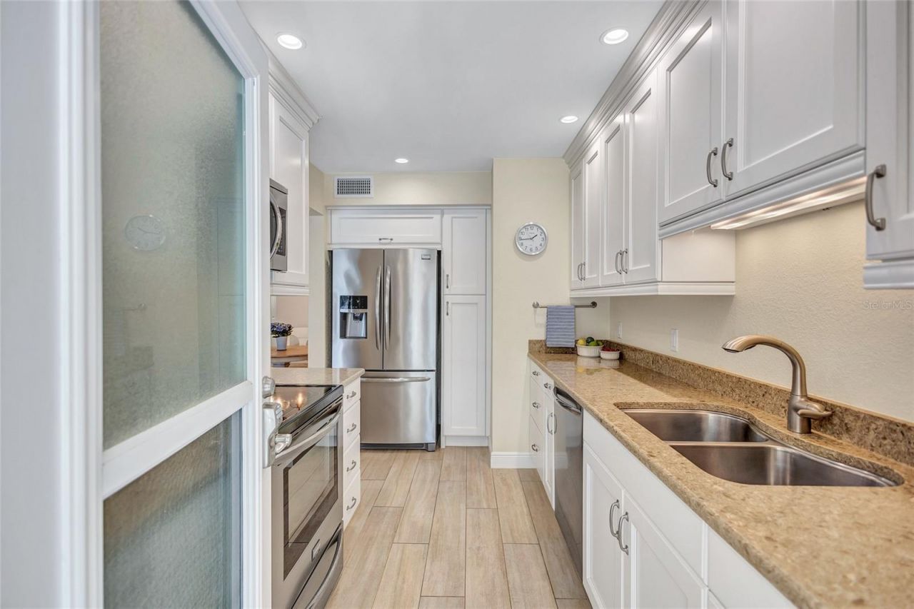 137 Avenida Messina, Unit 3, Sarasota, FL 34242 Photo