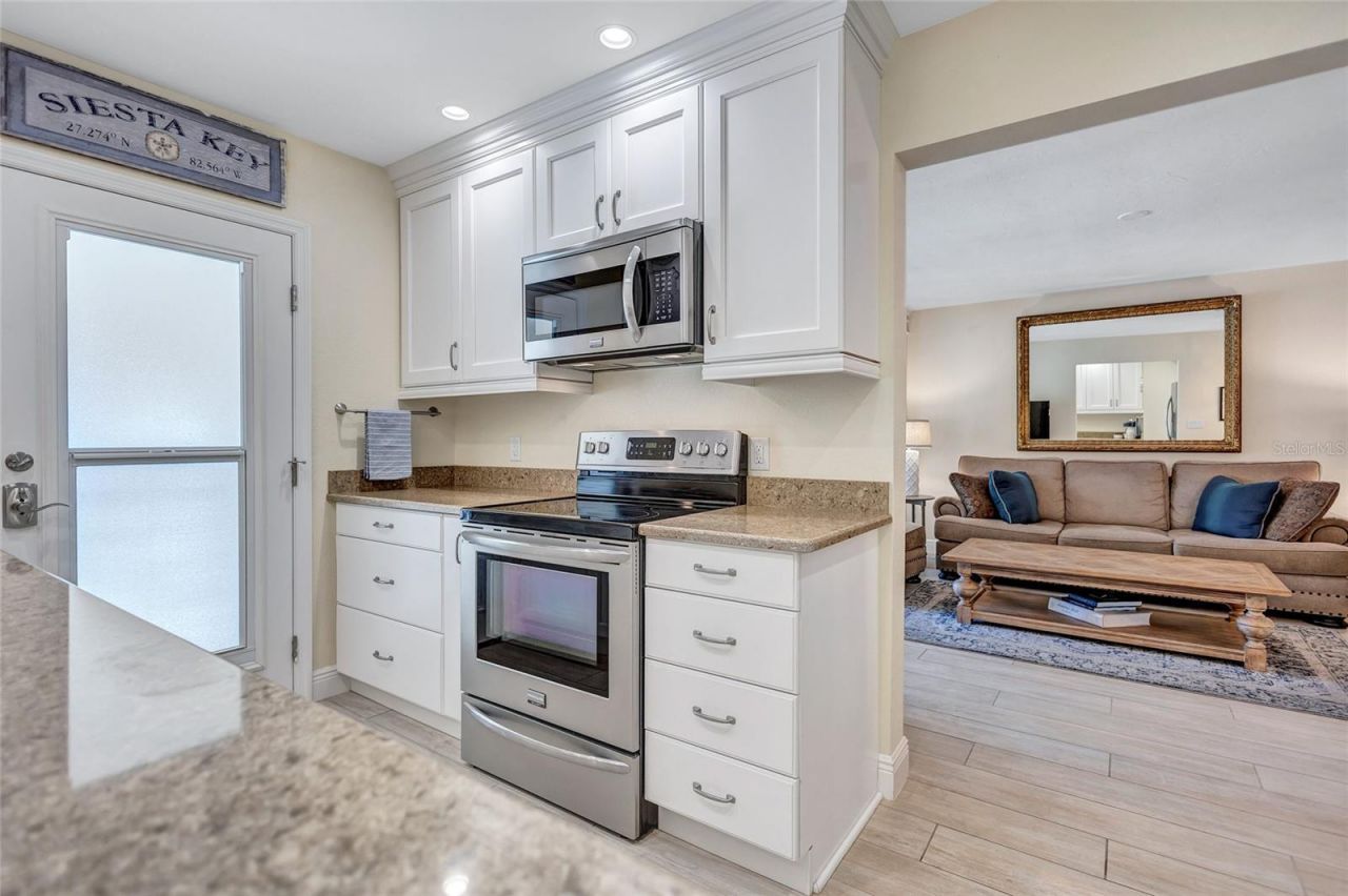 137 Avenida Messina, Unit 3, Sarasota, FL 34242 Photo