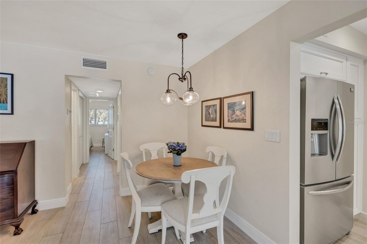 137 Avenida Messina, Unit 3, Sarasota, FL 34242 Photo