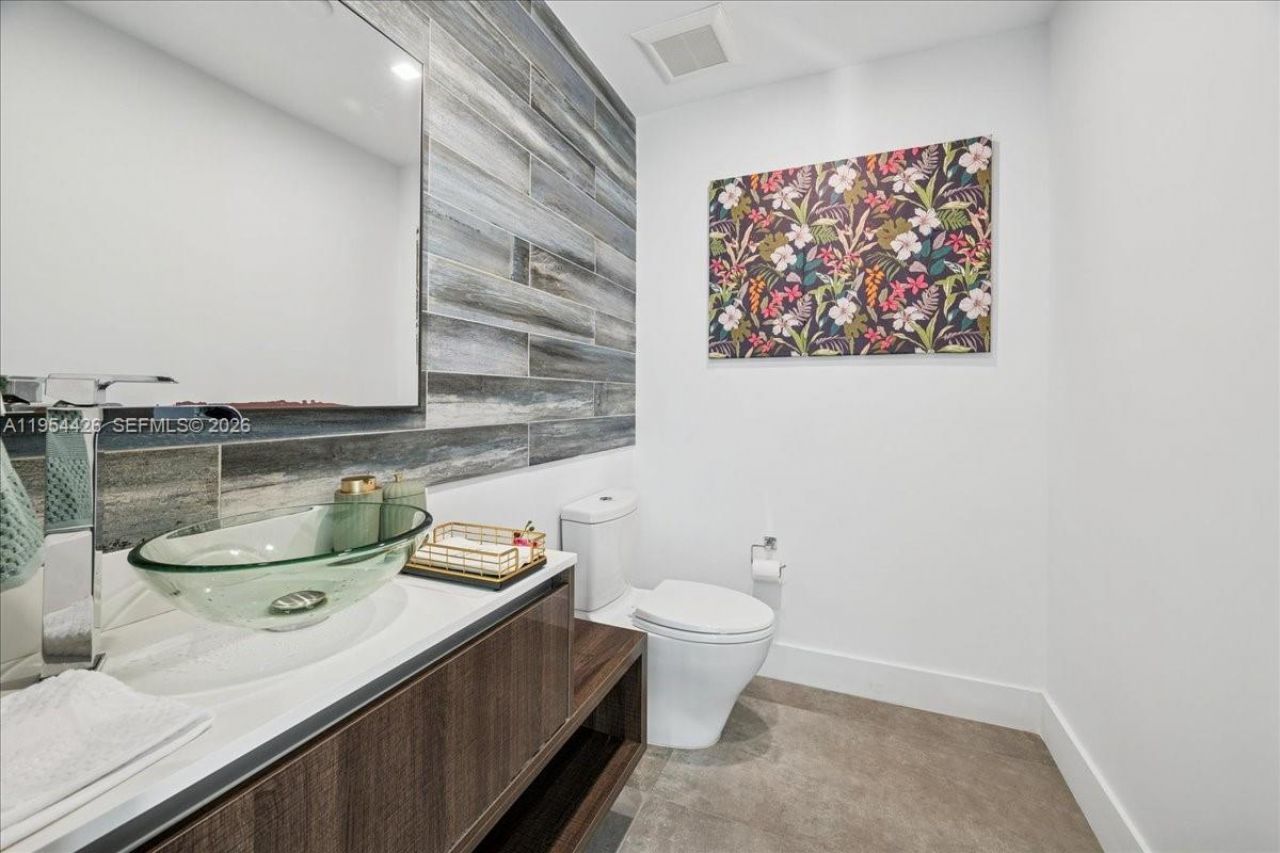 2305 Magnolia Dr, North Miami, FL 33181 Photo