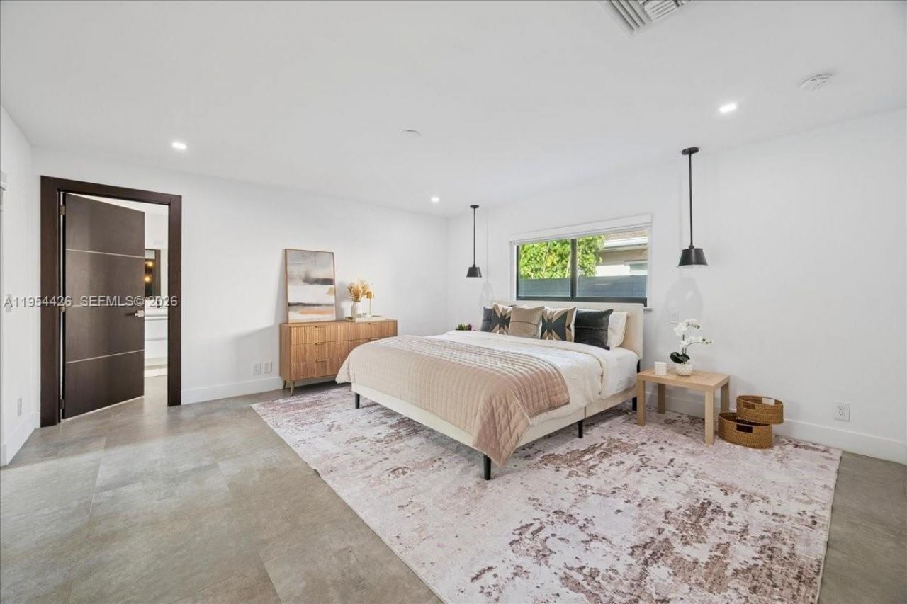 2305 Magnolia Dr, North Miami, FL 33181 Photo