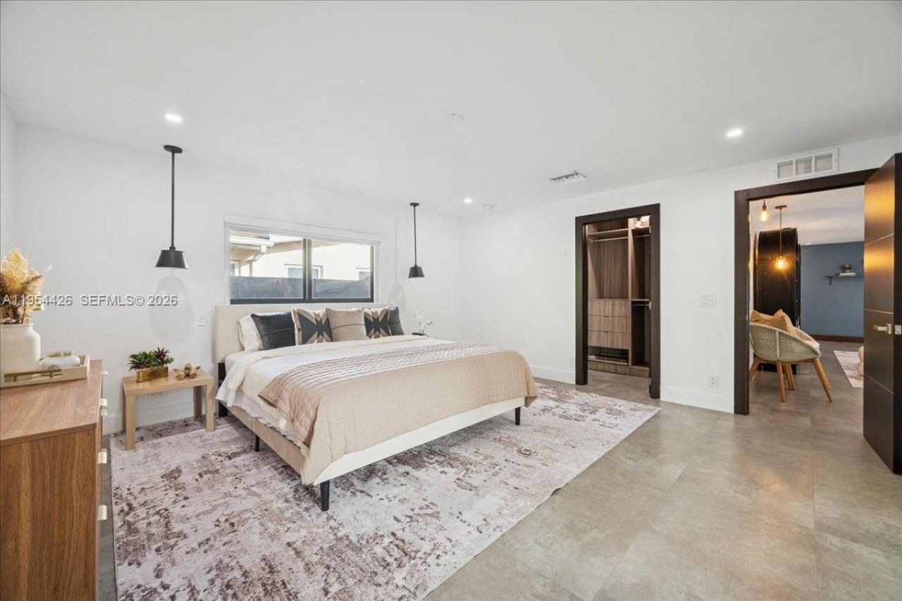 2305 Magnolia Dr, North Miami, FL 33181 Photo