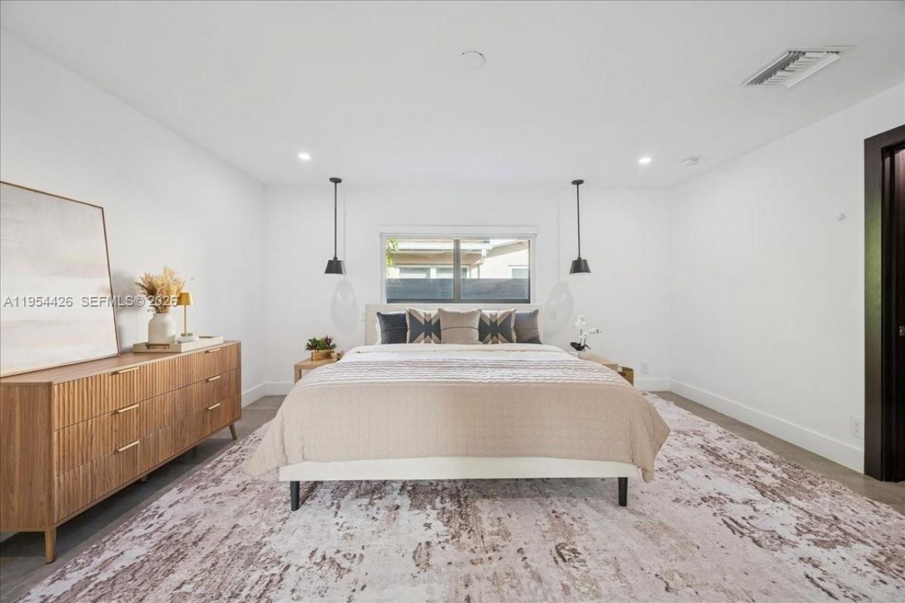 2305 Magnolia Dr, North Miami, FL 33181 Photo