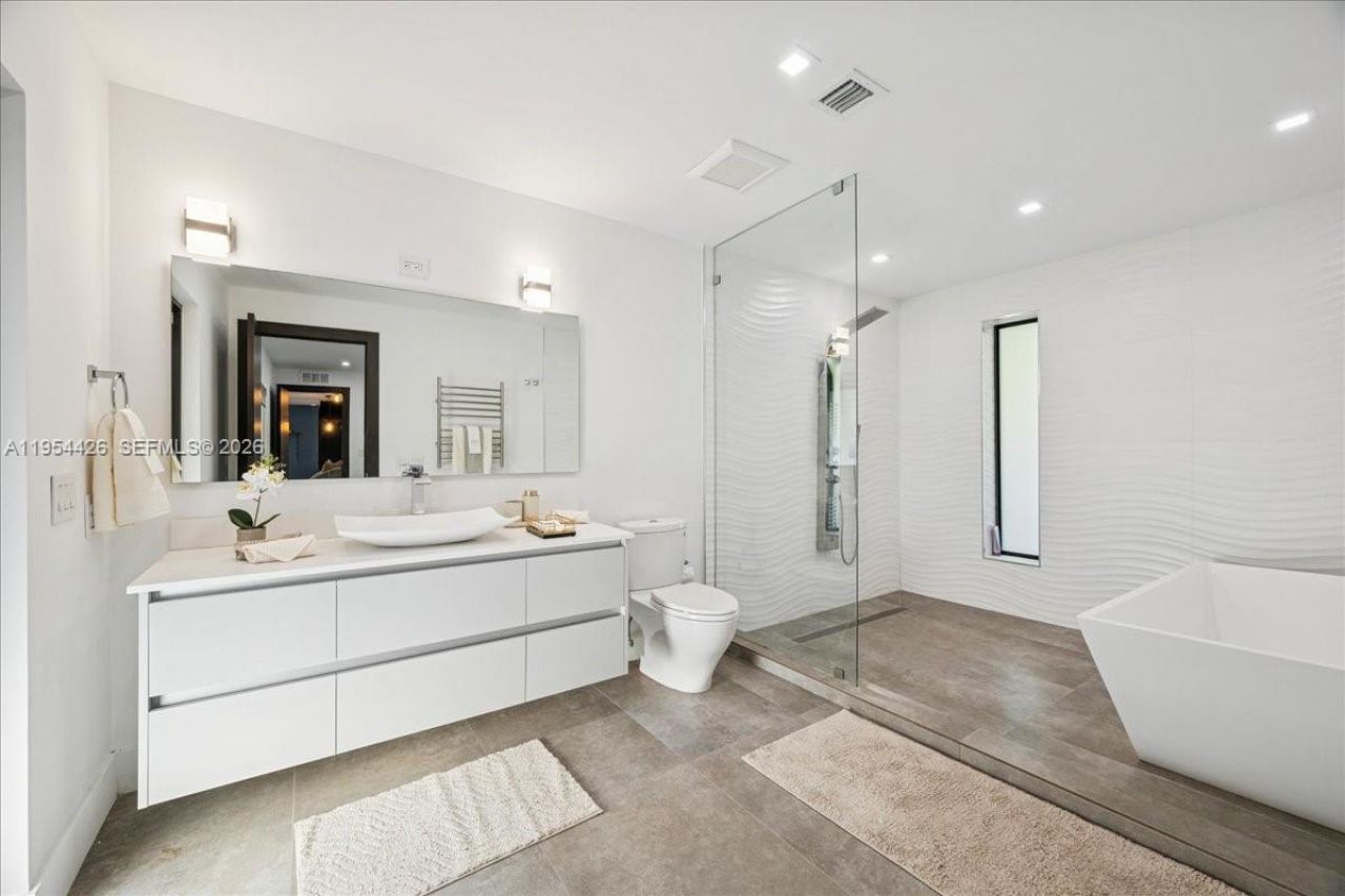 2305 Magnolia Dr, North Miami, FL 33181 Photo