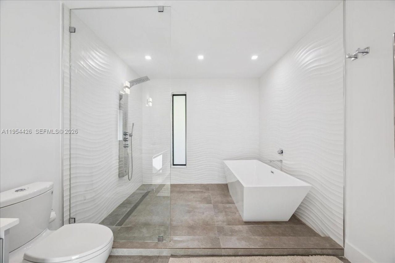 2305 Magnolia Dr, North Miami, FL 33181 Photo