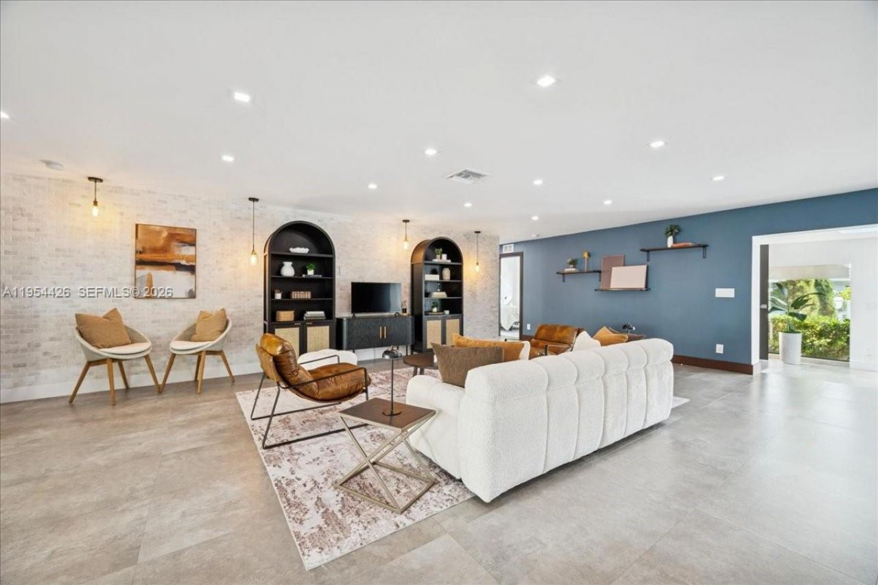 2305 Magnolia Dr, North Miami, FL 33181 Photo