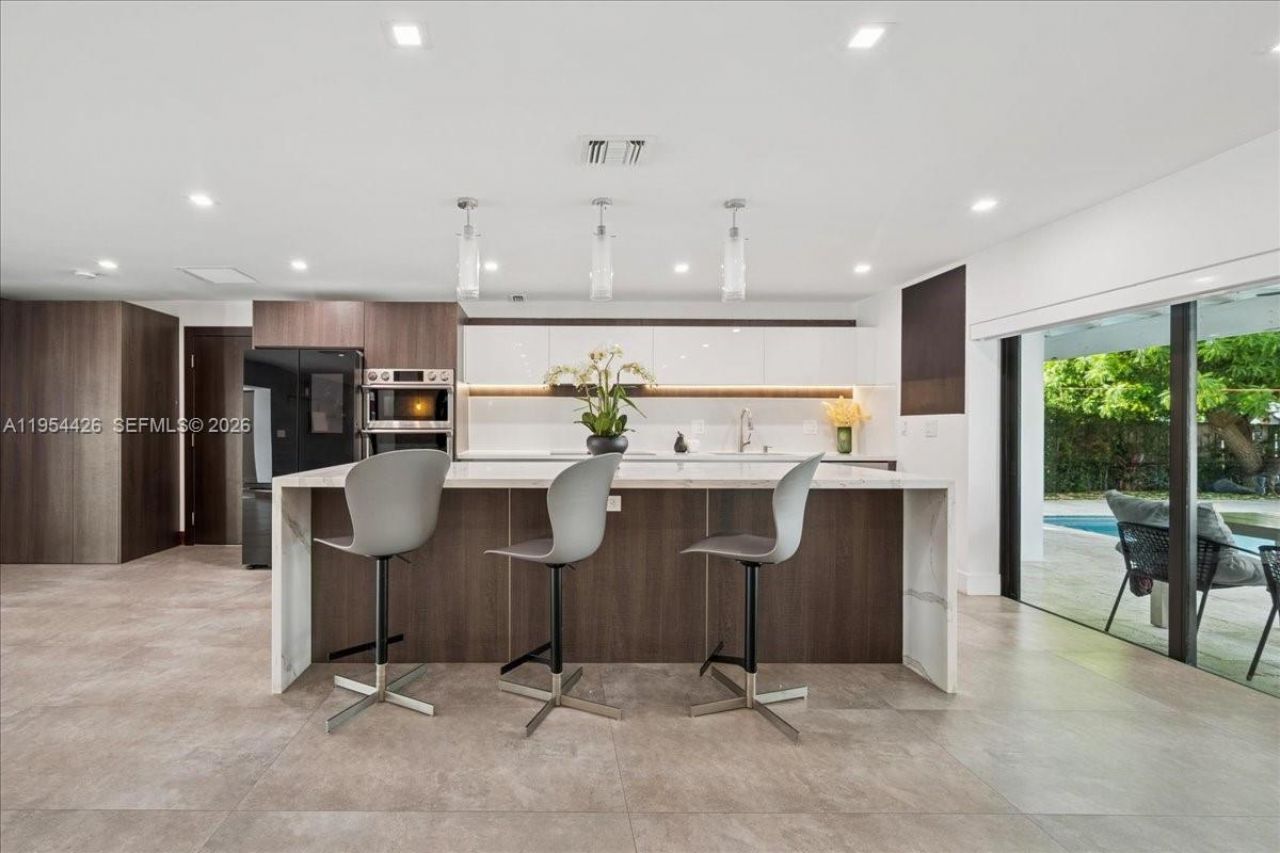 2305 Magnolia Dr, North Miami, FL 33181 Photo