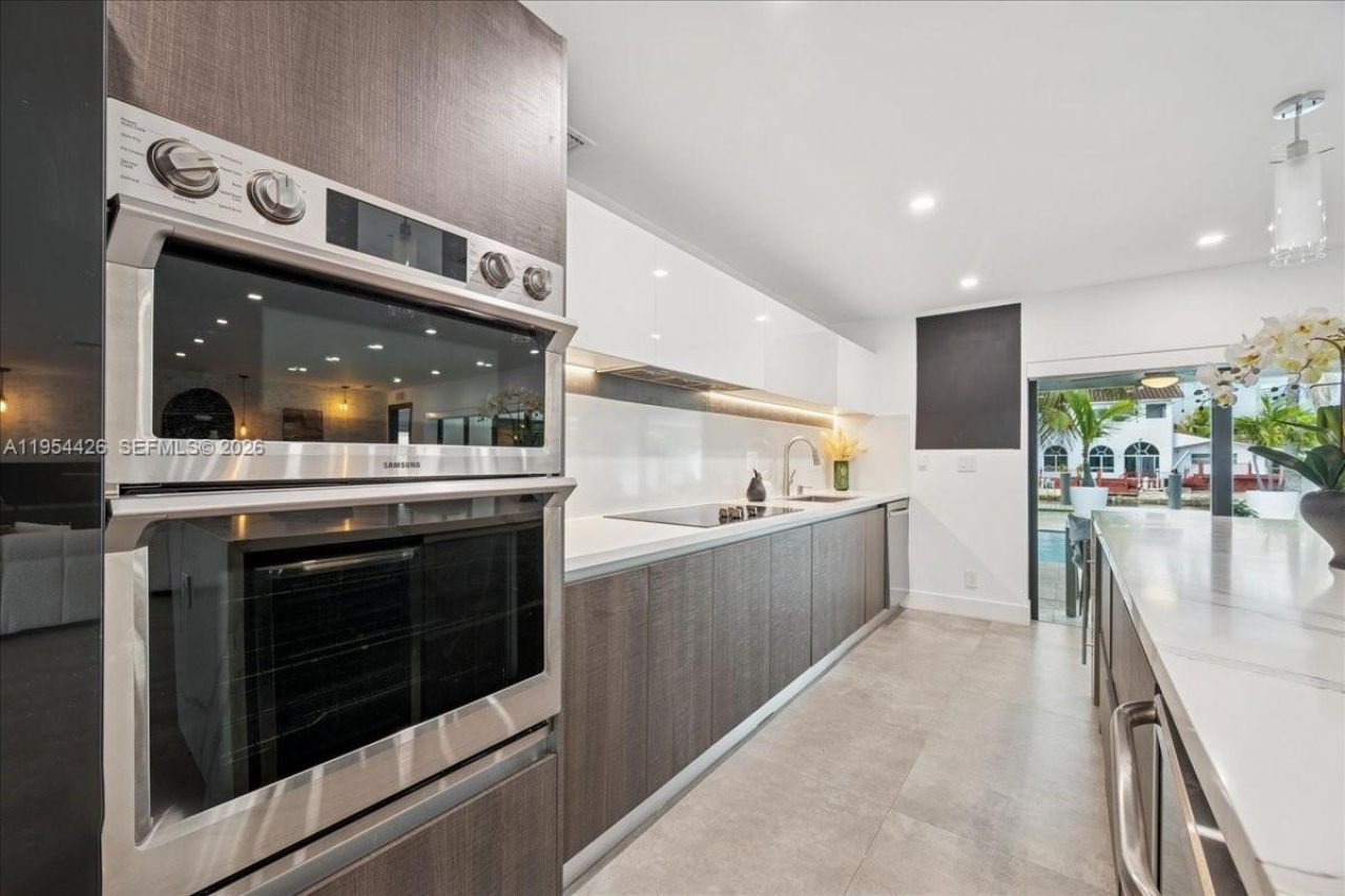 2305 Magnolia Dr, North Miami, FL 33181 Photo