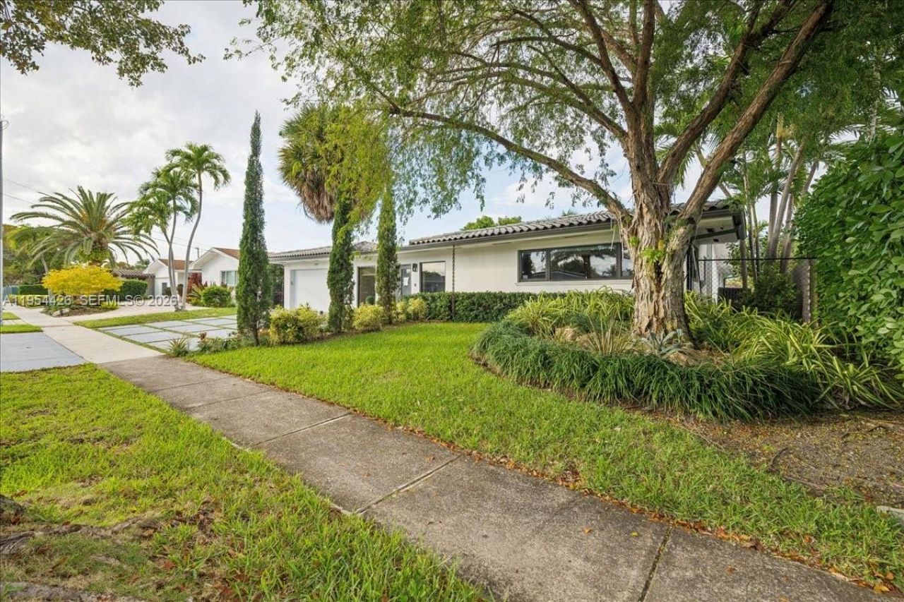 2305 Magnolia Dr, North Miami, FL 33181 Photo