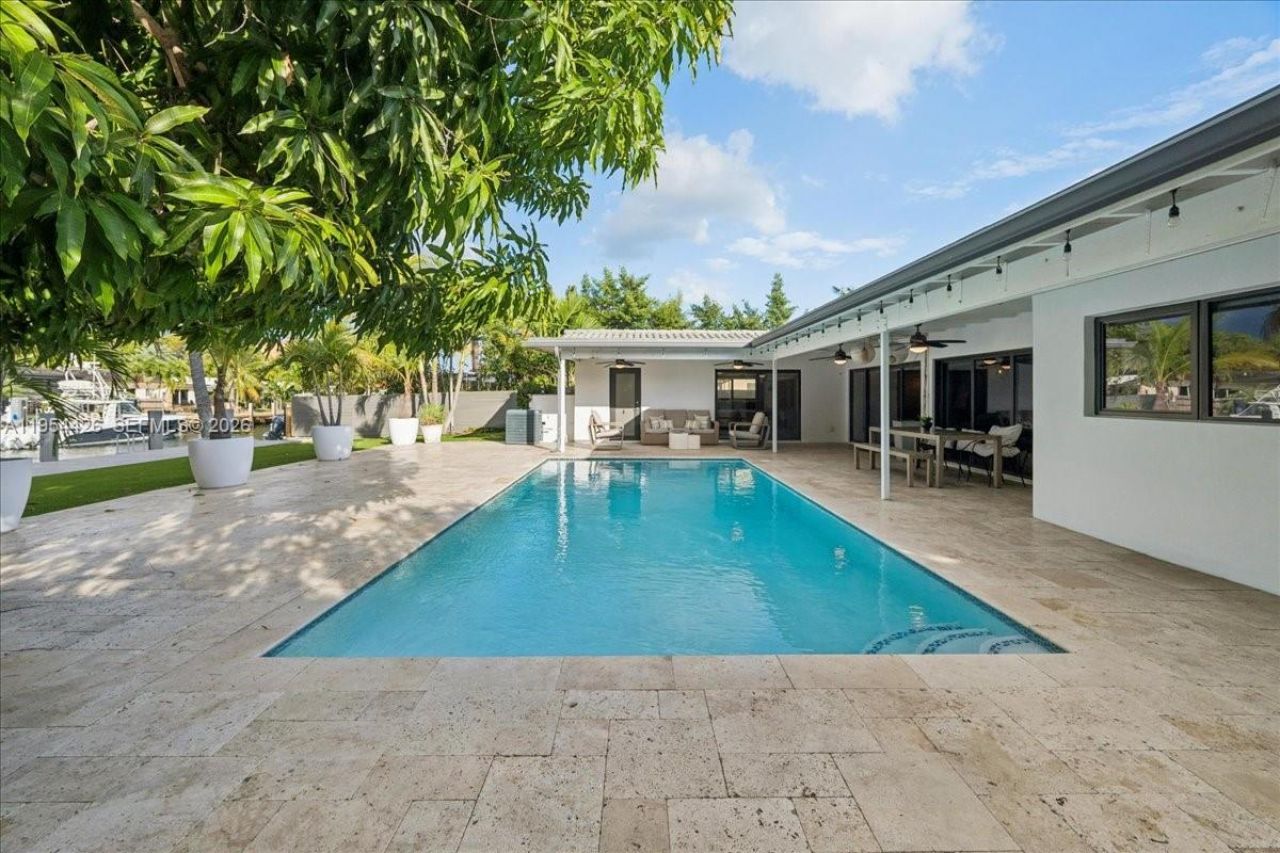 2305 Magnolia Dr, North Miami, FL 33181 Photo