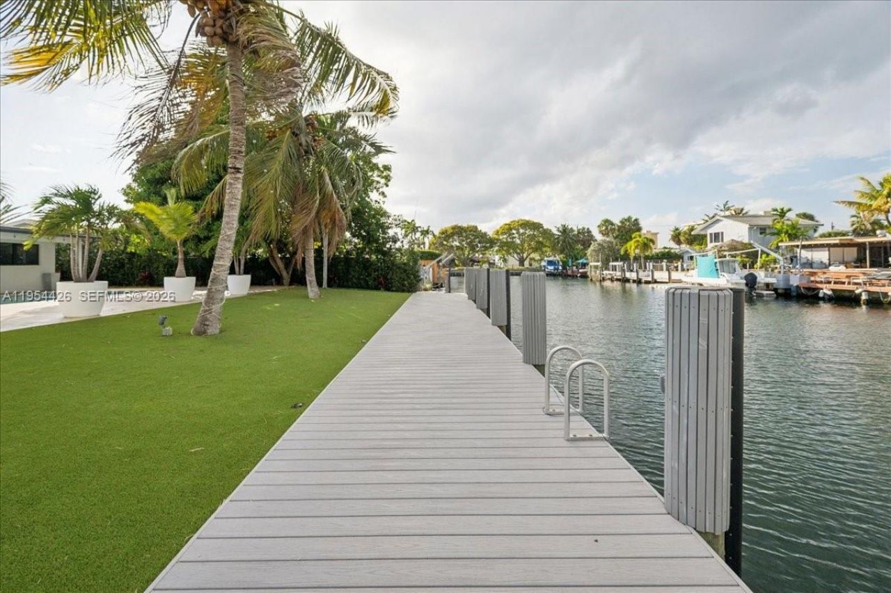 2305 Magnolia Dr, North Miami, FL 33181 Photo