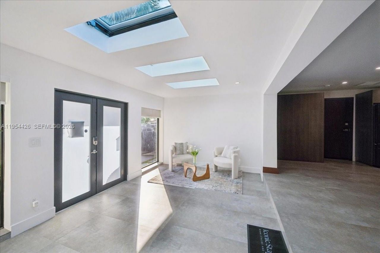 2305 Magnolia Dr, North Miami, FL 33181 Photo