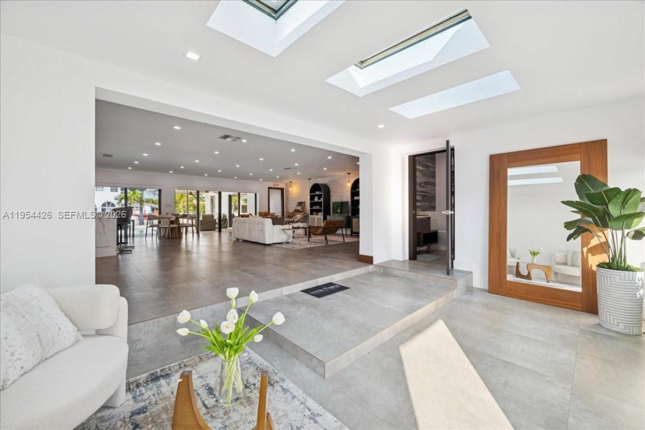 2305 Magnolia Dr, North Miami, FL 33181 Photo