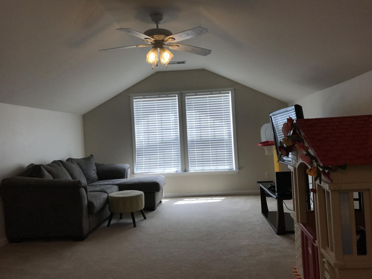 272 Mayfield Drive Photo 18