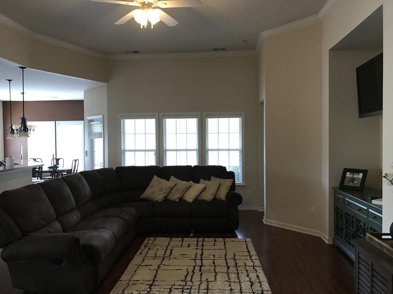 272 Mayfield Drive Photo 6