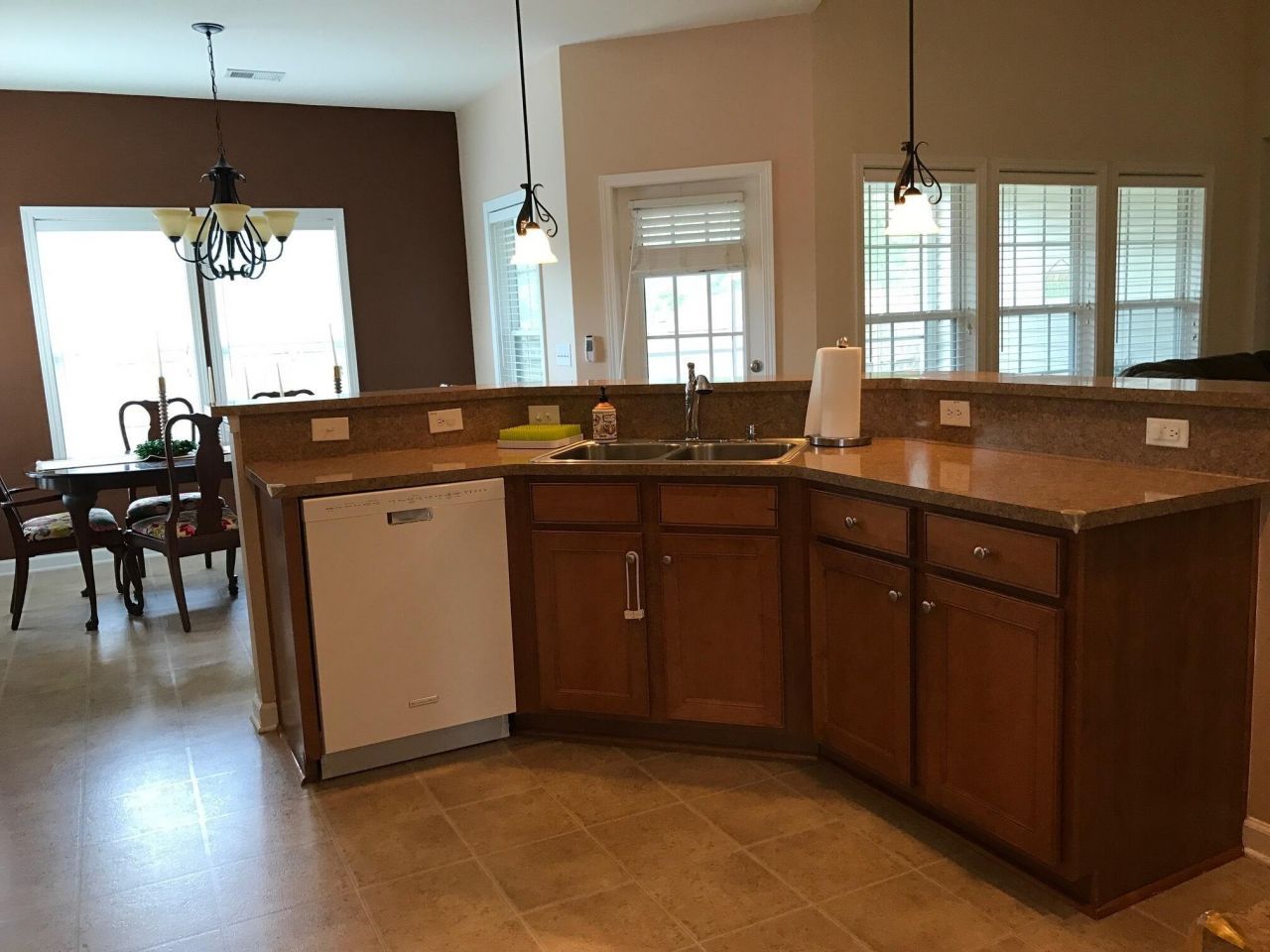 272 Mayfield Drive Photo 8