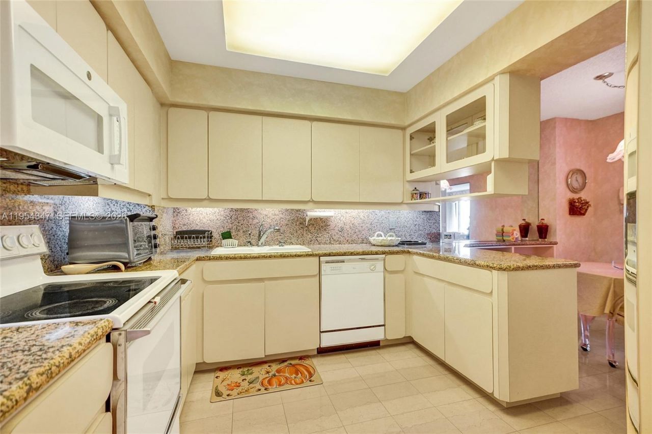 9801 Collins Ave, Unit 8S, Bal Harbour, FL 33154 Photo