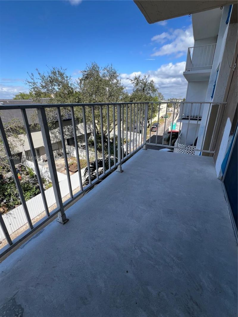 1805 Sans Souci Blvd , Unit 428, North Miami, FL 33181 Photo