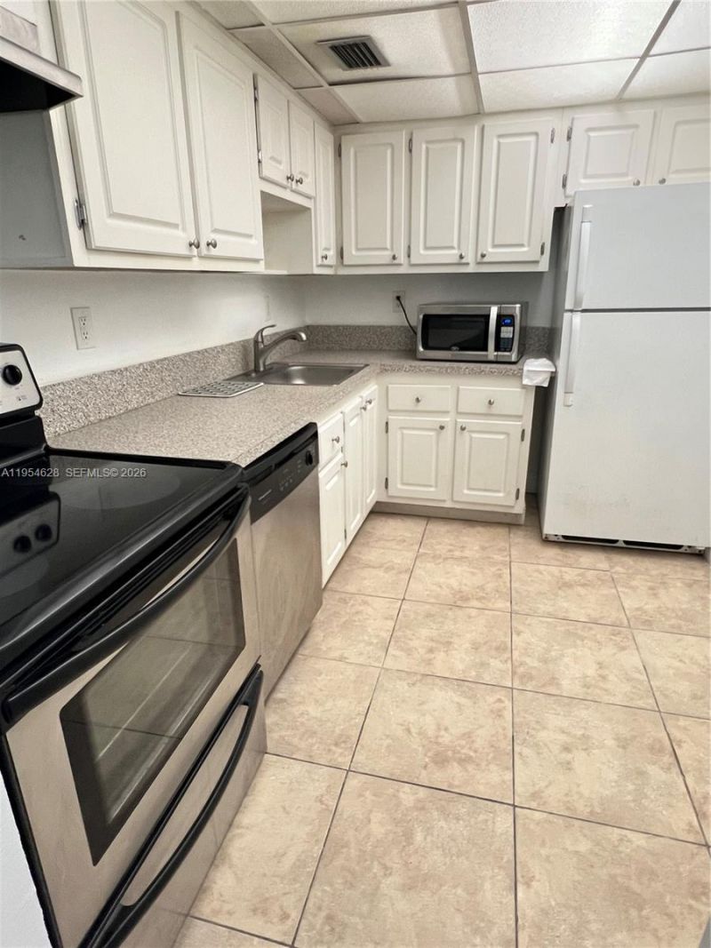 1805 Sans Souci Blvd , Unit 428, North Miami, FL 33181 Photo