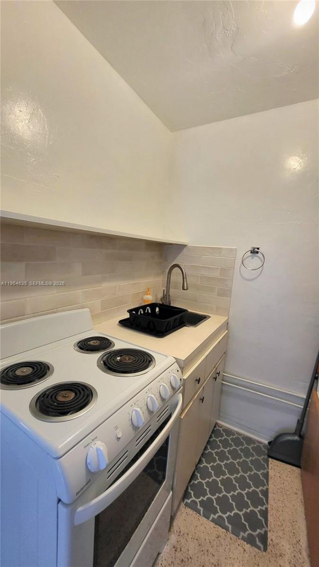 215 S 12th Ave, Unit Back, Hollywood, FL 33019 Photo