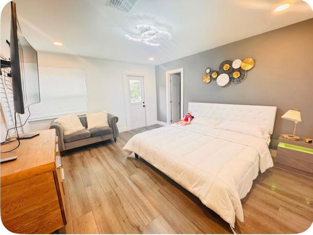 214 Westwood Circle E, West Palm Beach, FL 33411 Photo