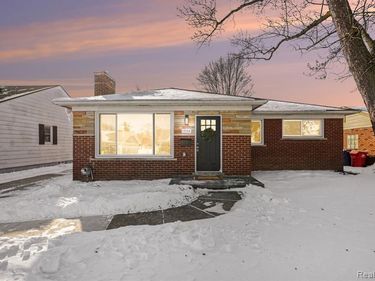 15164 Deerfield Avenue, Eastpointe, MI 48021