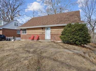 8647 Belcrest Lane, St John, MO 63114