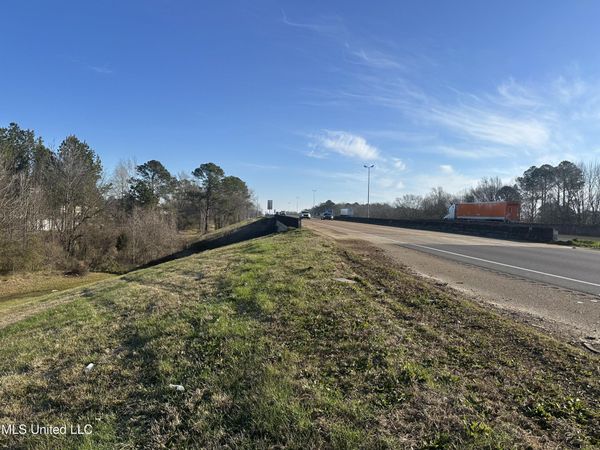 123 N Livingston Road, Jackson, MS 39213
