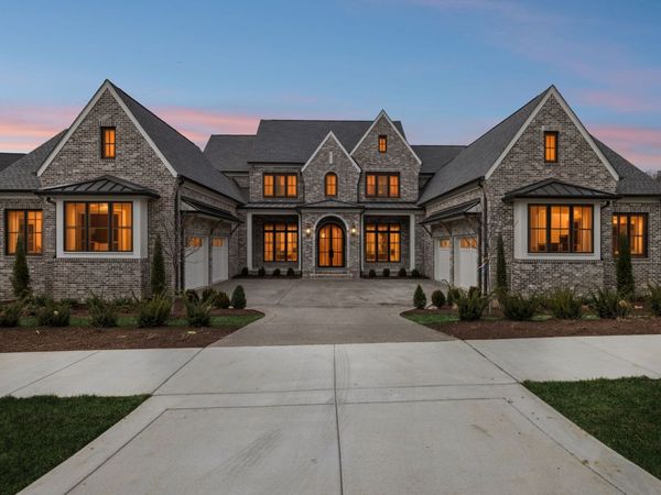 8864 Edgecomb Dr, College Grove, TN 37046