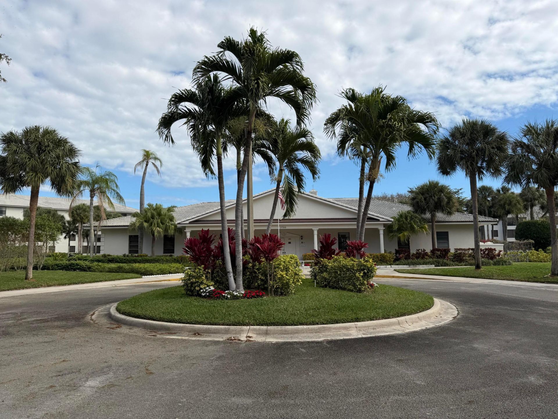 3650 Whitehall Drive, Unit 106, West Palm Beach, FL 33401 Photo