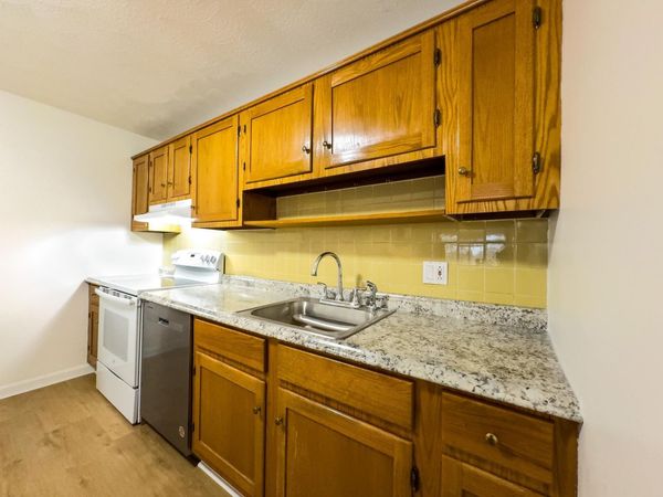 13 Silvestri Circle, Unit 23, Derry, NH 03038