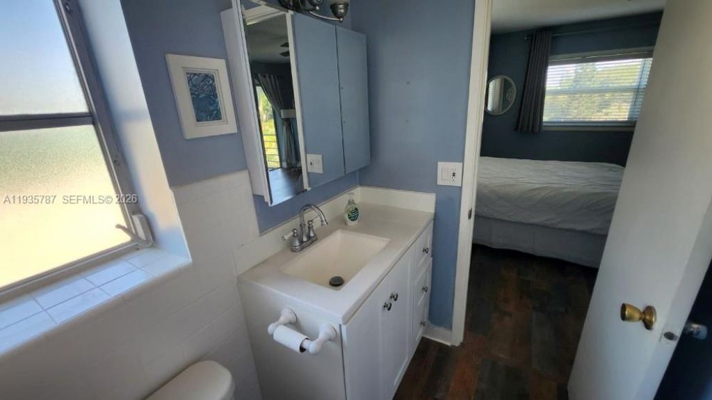 700 NE 14th Ave, Unit 401, Hallandale Beach, FL 33009 Photo