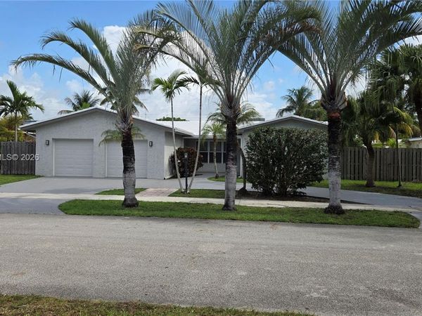 1245 Coral Ln , Hollywood, FL 33019