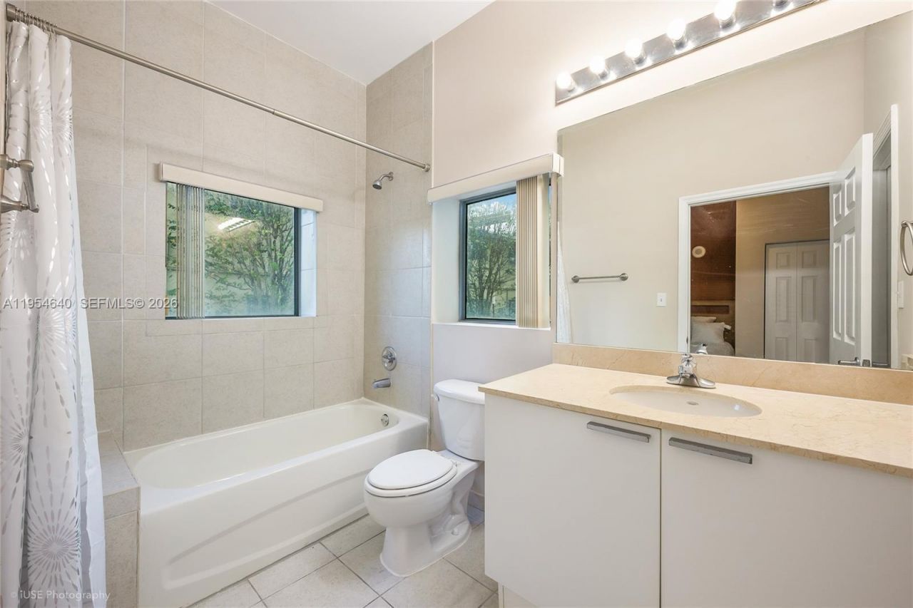 140 S Dixie Hwy, Unit TH101, Hollywood, FL 33020 Photo