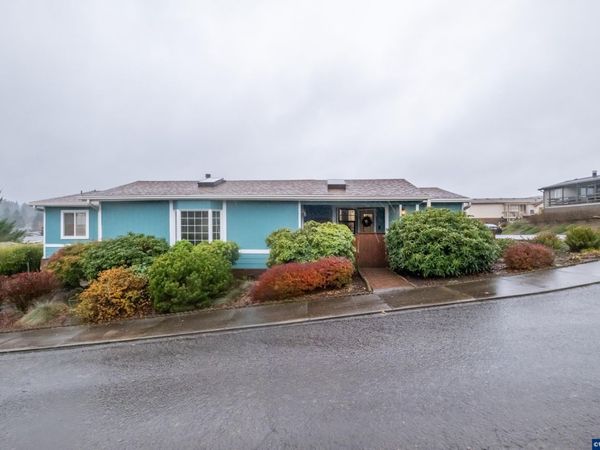 2120 Robins Ln SE, Salem, OR 97306