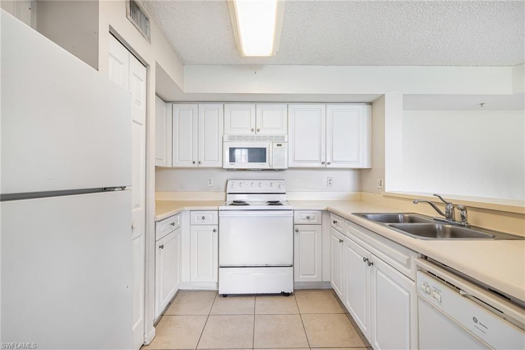 1265 Wildwood Lakes Blvd, Unit 106, Naples, FL 34104 Photo