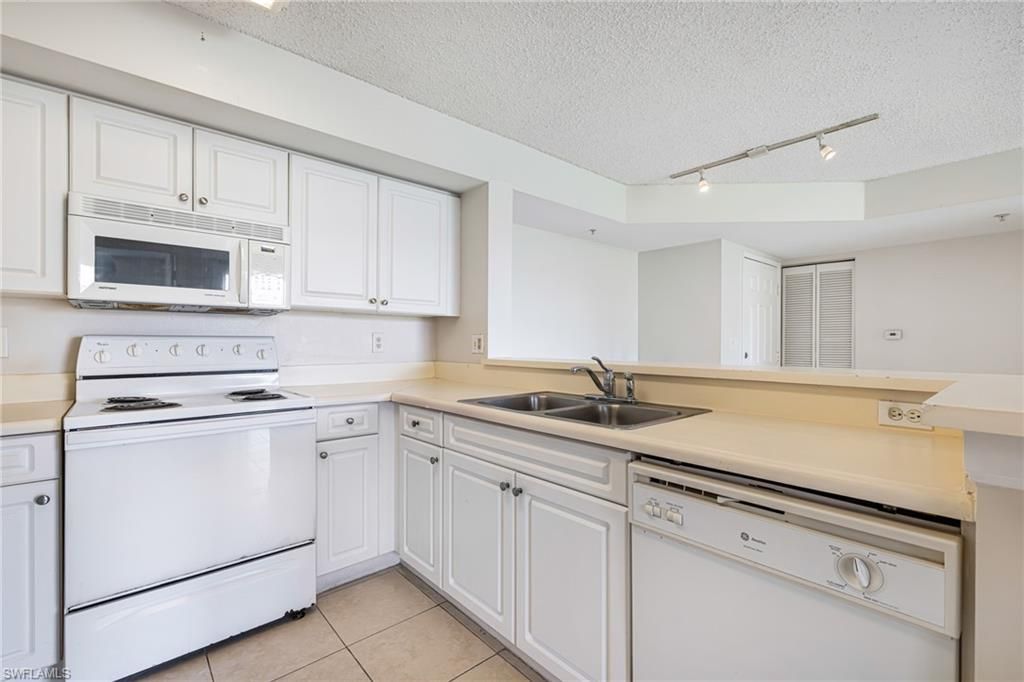 1265 Wildwood Lakes Blvd, Unit 106, Naples, FL 34104 Photo