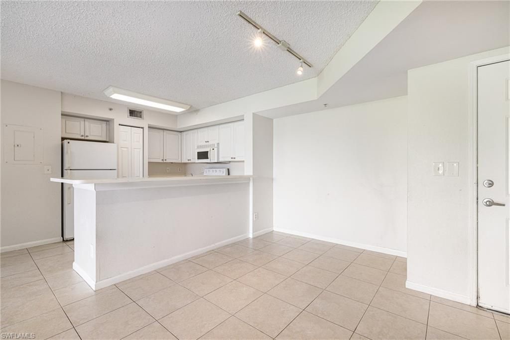 1265 Wildwood Lakes Blvd, Unit 106, Naples, FL 34104 Photo